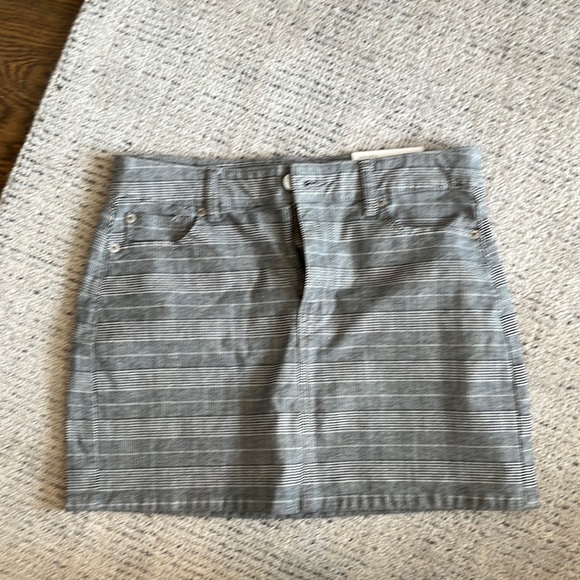 American Eagle Outfitters Dresses & Skirts - New Women’s size for American Eagle high-rise plaid miniskirt